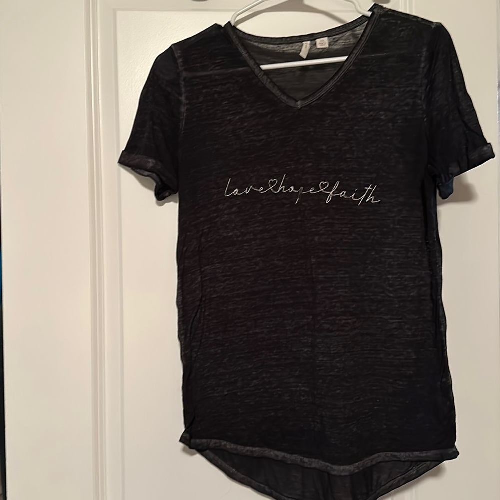 T-shirt barely worn